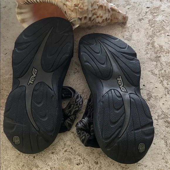 Teva black and grey sandals - Picture 2 of 4